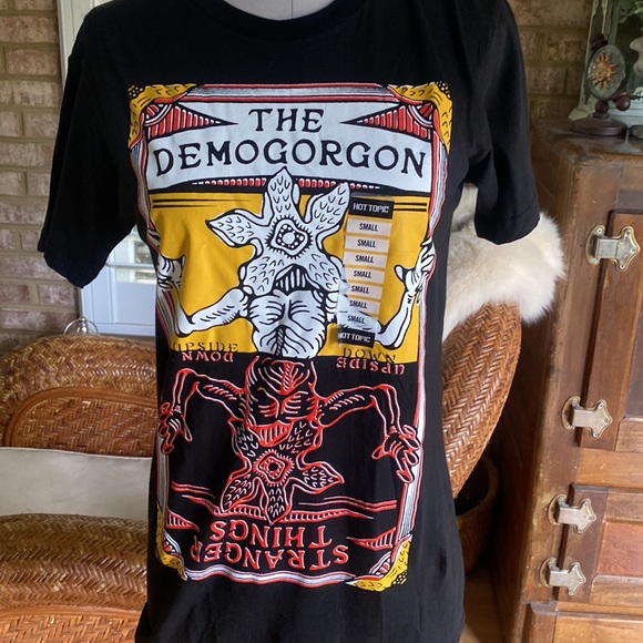 HOT TOPIC T SHIRT STRANGER THINGS THE DEMOGORGON BLACK NEW - Picture 2 of 9